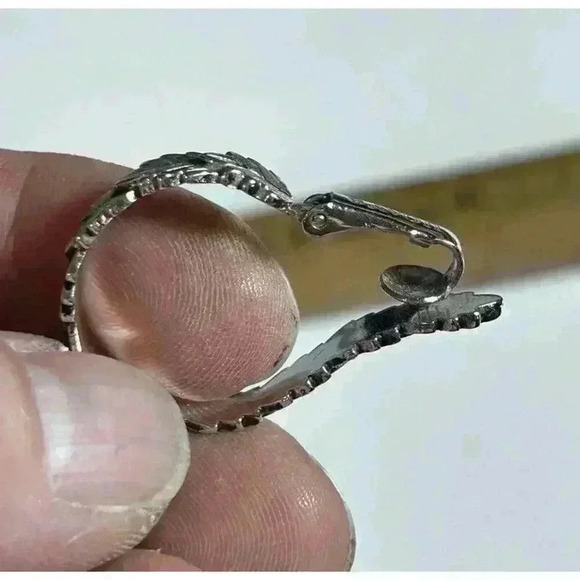 Montana Silversmiths Leaf Tear Drop Clip On Earrings - Unpierced Earrings - Picture 5 of 7